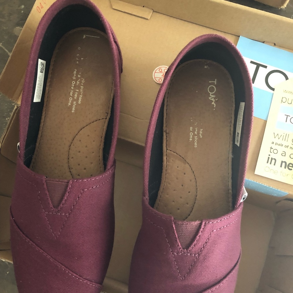 TOMS - Picture 3 of 4